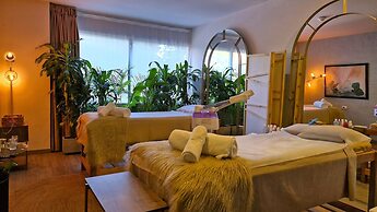 V Grand Hotel, a member of Radisson Individuals