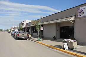 Morinville Plaza & Suites