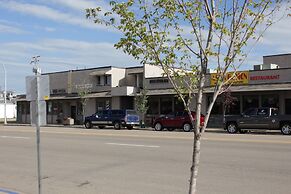 Morinville Plaza & Suites