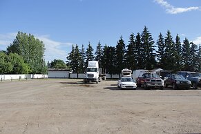 Morinville Plaza & Suites