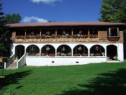Knoepfli Inn Farmhouse