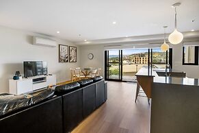 Kangaroo Bay Apartments