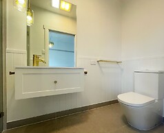 Kangaroo Bay Apartments