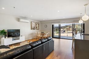 Kangaroo Bay Apartments