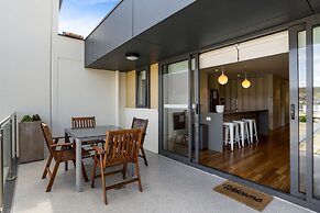 Kangaroo Bay Apartments