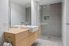 Kangaroo Bay Apartments