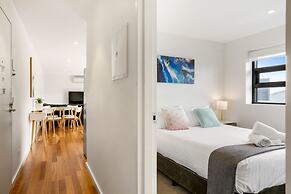 Kangaroo Bay Apartments