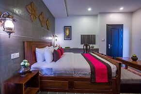 Silver Palms Residence