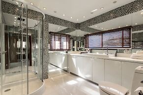 Boujis Boutique Resort