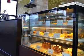 Hillside Plaza Hotel