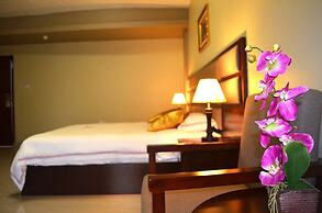 Hillside Plaza Hotel