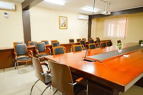 Hillside Plaza Hotel