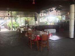 Embassy Suites Hotels & Restaurant