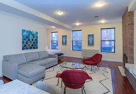 Deedee's Hideaway on Grove