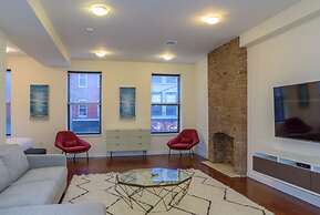 Deedee's Hideaway on Grove