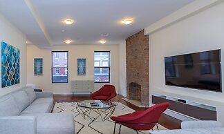 Deedee's Hideaway on Grove