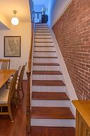 Deedee's Hideaway on Grove