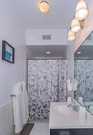 Deedee's Hideaway on Grove