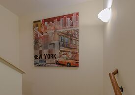 Deedee's Hideaway on Grove