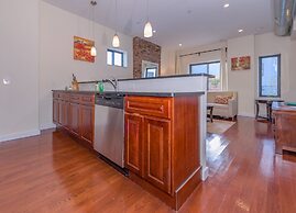 Deedee's Hideaway on Grove