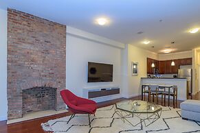 Deedee's Hideaway on Grove