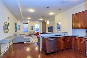 Deedee's Hideaway on Grove