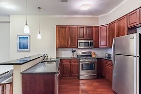 Deedee's Hideaway on Grove