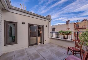 Deedee's Hideaway on Grove