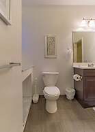 Deedee's Hideaway on Grove