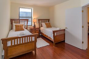 Deedee's Hideaway on Grove