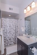 Deedee's Hideaway on Grove