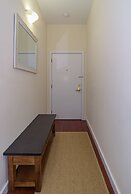 Deedee's Hideaway on Grove