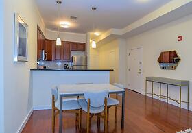 Deedee's Hideaway on Grove