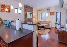 Deedee's Hideaway on Grove