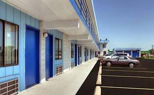 Country Host Motel