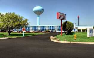 Country Host Motel