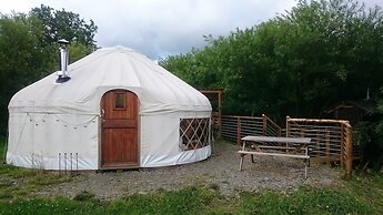 Ceridwen Glamping, Double decker Bus and Yurts