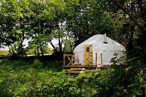 Ceridwen Glamping, Double decker Bus and Yurts