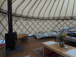 Ceridwen Glamping, Double decker Bus and Yurts