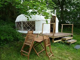 Ceridwen Glamping, Double decker Bus and Yurts