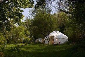 Ceridwen Glamping, Double decker Bus and Yurts