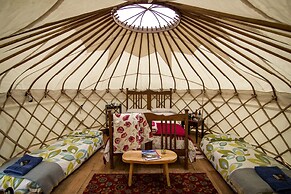 Ceridwen Glamping, Double decker Bus and Yurts