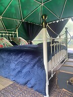 Ceridwen Glamping, Double decker Bus and Yurts