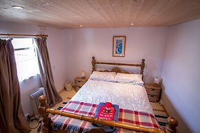 Ceridwen Glamping, Double decker Bus and Yurts
