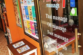 All In 1 Guesthouse Chiang Mai