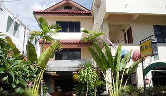 All In 1 Guesthouse Chiang Mai