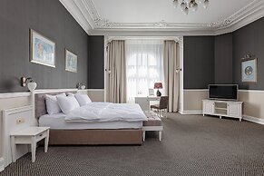 Modern Art Hotel - Maestro