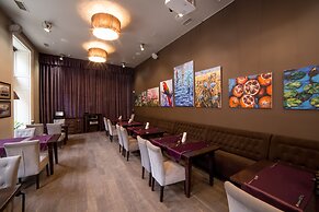 Modern Art Hotel - Maestro