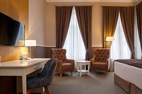 Modern Art Hotel - Maestro