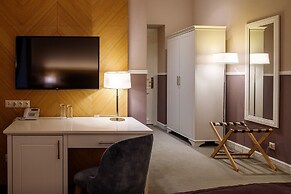 Modern Art Hotel - Maestro